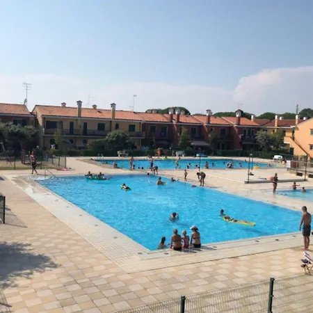 Apartment Renovated With Pool In Bibione