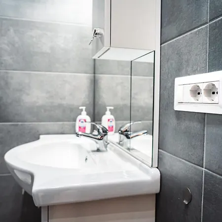 Renovated With Pool In Apartment